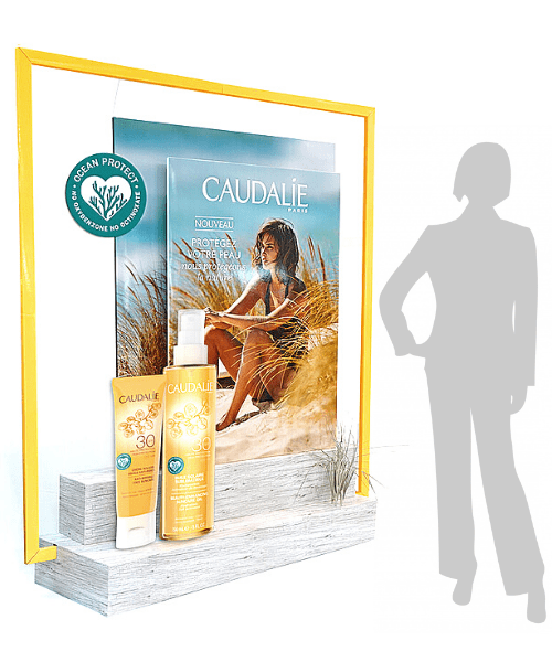 Habillage vitrine pharmacie PLV carton grand format pour gamme solaire en pharmacie - théâtralisation plv carton sur mesure