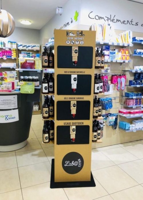 Présentoir distributeur vrac liquide en carton reboard - PLV de sol sur mesure cosmétique pharmacie lab@bulles