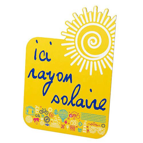 Chevalet PLV gamme cosmétique solaire pour réseau des pharmacies, PLV de comptoir carton sur mesure