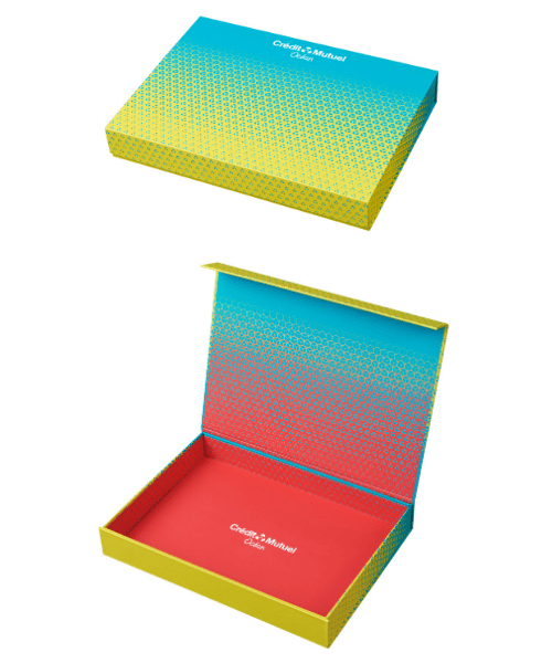 coffre aimanté coffret à rabat magnétique en carton compact petit format - welcome pack salarié onoarding - packaging carton sur mesure