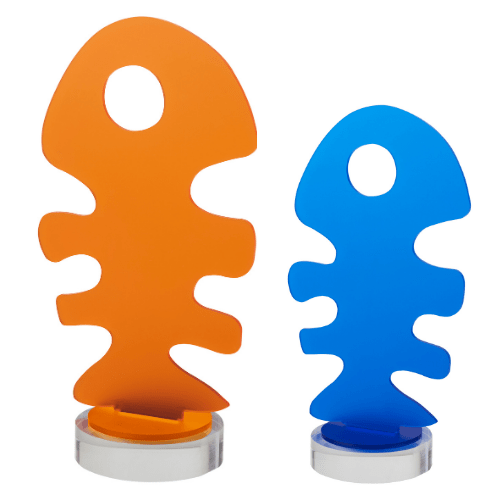 Présentoir en plexiglas - Totem logo marque en PMMA coloré découpe à la forme - PLV de comptoir sur mesure