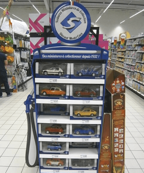 Présentoir PLV carton en forme de pompe à essence pour miniatures à collectionner distribution GMS