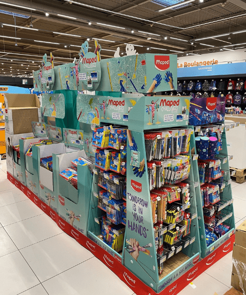 théâtralisation plv carton îlot grande distribution rentrée des classes
