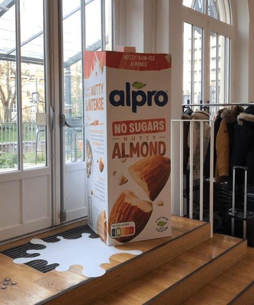 PLV factice géant de packaging produit type Tetrapak