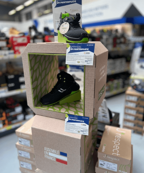 presentoir chaussures totem cubes carton