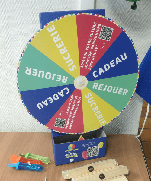 roue de la chance - roue de la fortune - roue de loterie - support PLV carton personnalisable à vos couleurs et votre image - roue de la chance au format comptoir