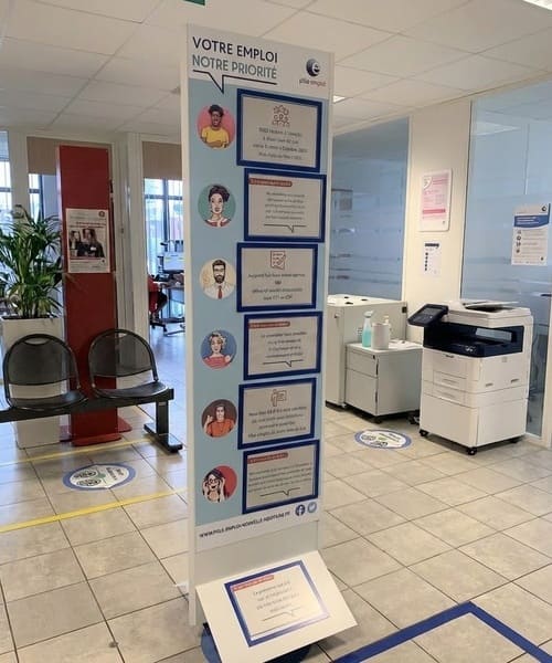 ILV PLV totem métallique magnétique grand format pour la communication dans le retail et les services