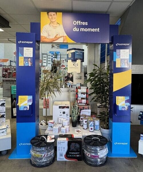 Arche plv carton à frontons interchangeables théâtralisation point de vente professionnel