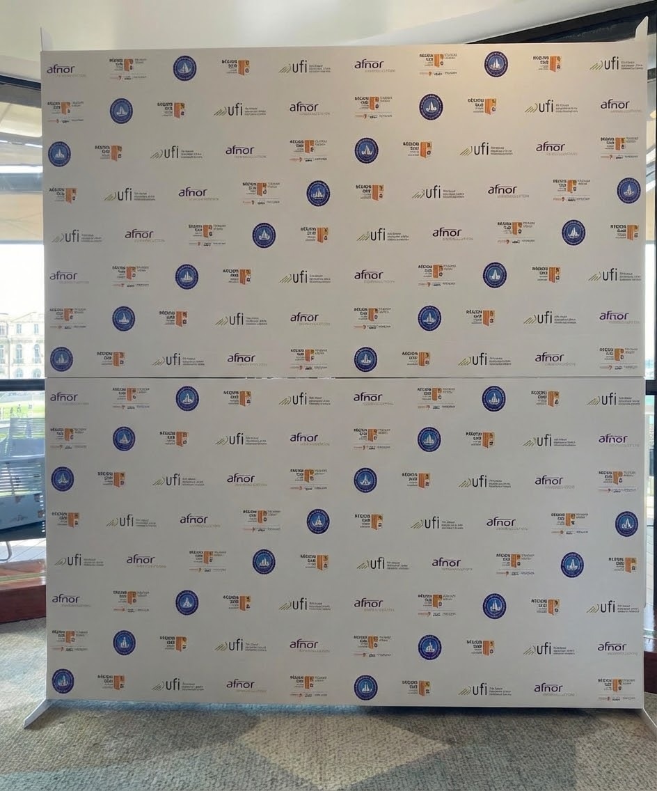 plv photocall carton sur mesure