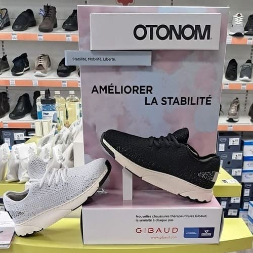 podium glorifieur plv carton chaussures orthopédiques sport pharmacie officine