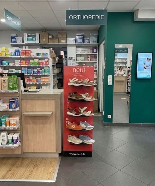 plv présentoir chaussures orthopédiques pharmacie